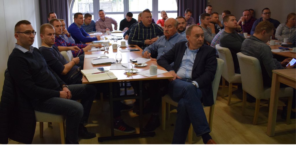 BioFeed4's tweet photo. Słuchamy, dopytujemy, notujemy... Wiedzy nigdy dosyć! 
Doradcy ds. żywienia bydła pozdrawiają ze szkolenia! https://t.co/O2o9c17Qbj