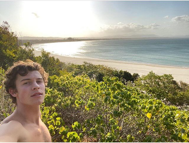 ShawnMendesfo17's tweet photo. He is the true paradise ....  💕🦋 https://t.co/mQUy4FY694