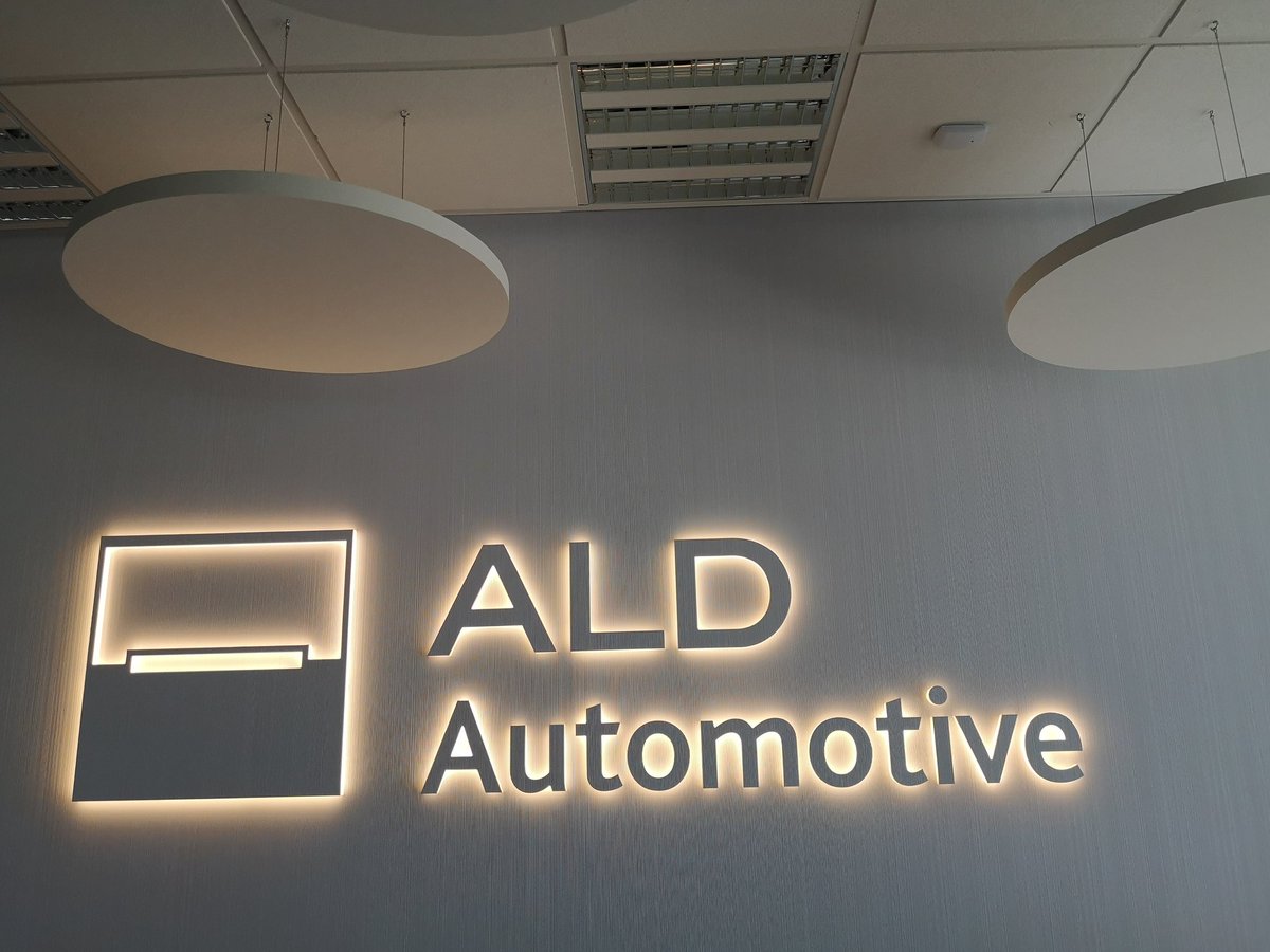 AyvensES's tweet photo. En breves momentos dará comienzo la rueda de prensa en nuestra sede de Madrid para presentar nuestro innovador servicio de #CarsharingCorporativo para uso tanto profesional como particular. No os perdáis detalle de nuestro Twitter porque os iremos contando todo
#ALDCarsharing https://t.co/hjdaIzcIVw