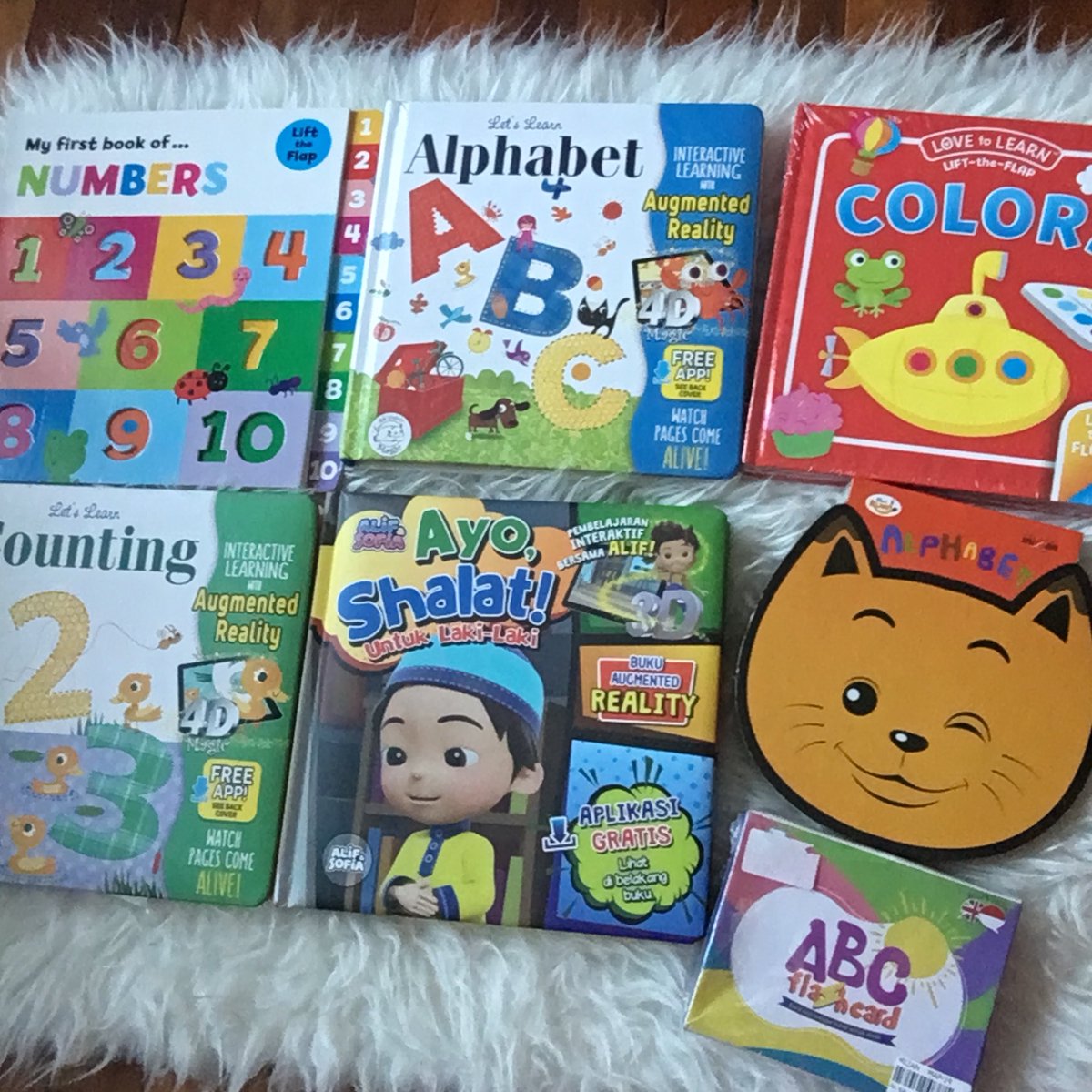 Ga sabar banget pingin buka semua buku yang borong langsung ke sarang <a href="/BBWBooks_ID/">Big Bad Wolf Indonesia</a> akhirnya BBW mampir ke balikpapan, pliss taun depan lagi yaa, beda bgt ngerasain sensasi belanja langsung di sarang wolfies  #BARBUKBBWBPN2019 #fotodibbwbpn2019