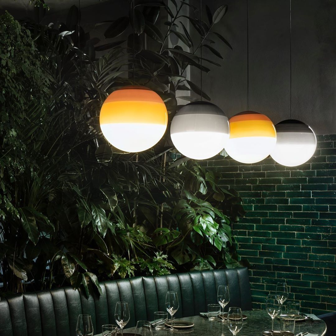 Ses_iluminacion's tweet photo. ¿Qué te parece este composición con la #DippingLight de @marsetbcn☺ Está disponible en un montón de colores para crear el ambiente ideal. Azul, dorado, gris, rojo, rosa, verde... Y en tres tamaños diferentes. ¡En nuestra tienda online a un super precio! https://t.co/ch2J3CSm0p https://t.co/A89ISaUs6l