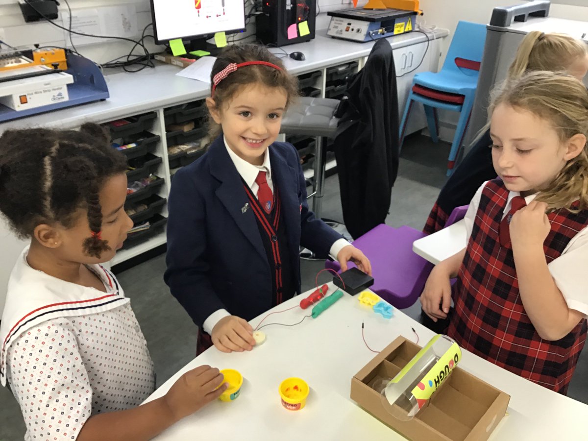 #THSchY2 working with electro-dough (play dough that conducts an electric current!) How exciting is that!? <a href="/THSch_Junior/">TH Junior School</a>Tec <a href="/THSch_PrePrep/">TH Pre-Prep</a> @THSch_Junior