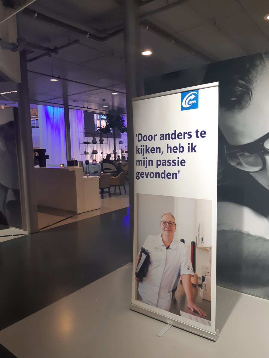 I_Groenewoud's tweet photo. #Inspiratiedag @UWVnl: @MiloBerlijn met veel energie en positiviteit wenst hij alle werkzoekenden heel veel plezier, verbinding en succes toe! #Inspiratiedag #uwv #verbinding #netwerken #anderskijken #andersdoen @DeWoonindustrie https://t.co/Xfw5ZeDfBi