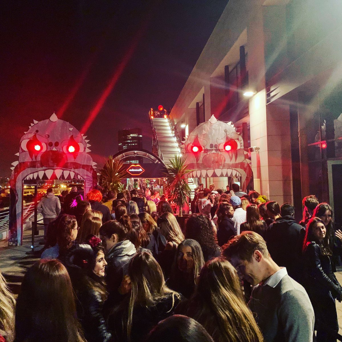 Une Grande saison, Un Grand closing, un Grand Merci.
Restons connectés
#christmasiscoming