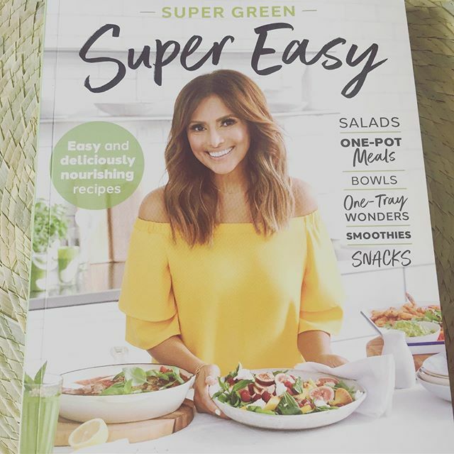 FoodMentalist's tweet photo. Loving this new cookbook by @sallyobermeder &amp; @maha_corbett .
.
.
#supergreen #supereasy #cookbook #healthy #welbeing #fresh #realfood https://t.co/lMZNecWO5y https://t.co/7TCGqIRRKD