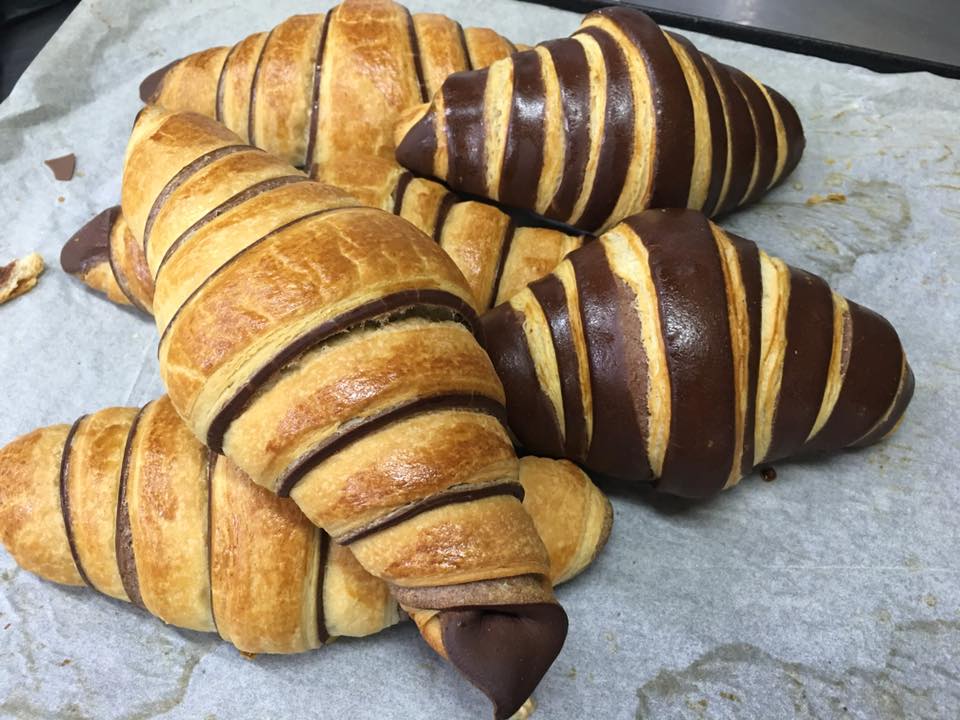 Mañanas de chocolate, tardes de felicidad. 🍫😋
#chocolate #croissant