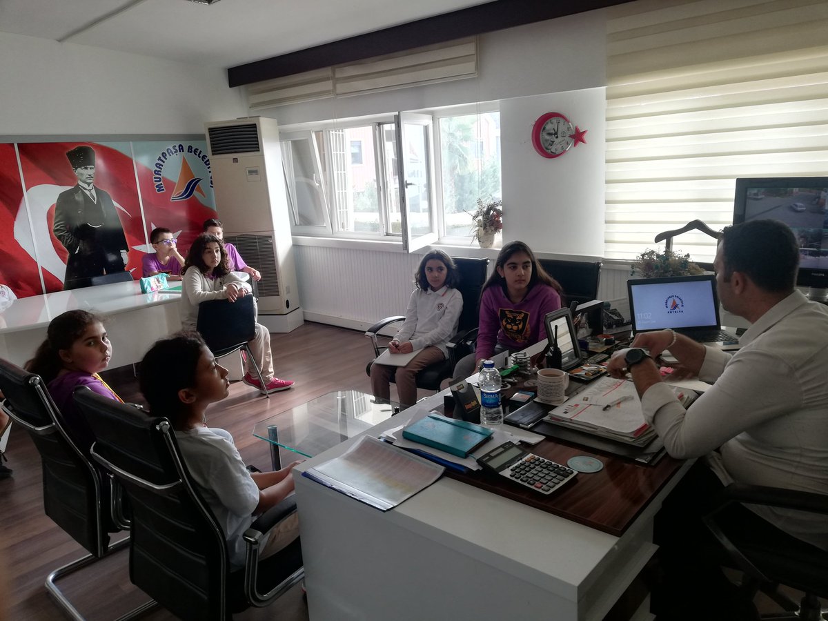 rmzbst's tweet photo. #CodeRunners #CityShaper kapsamında çalışmalarına devam ediyor. Muratpaşa Belediyesi Fen İşleri Müdürü Sayın Ziya Akşit'e desteklerinden dolayı teşekkür ederiz 👏👏@oyaakoglu @BilimKahraman @snolylmz @firstlegoleague https://t.co/XZ05jjvUUA
