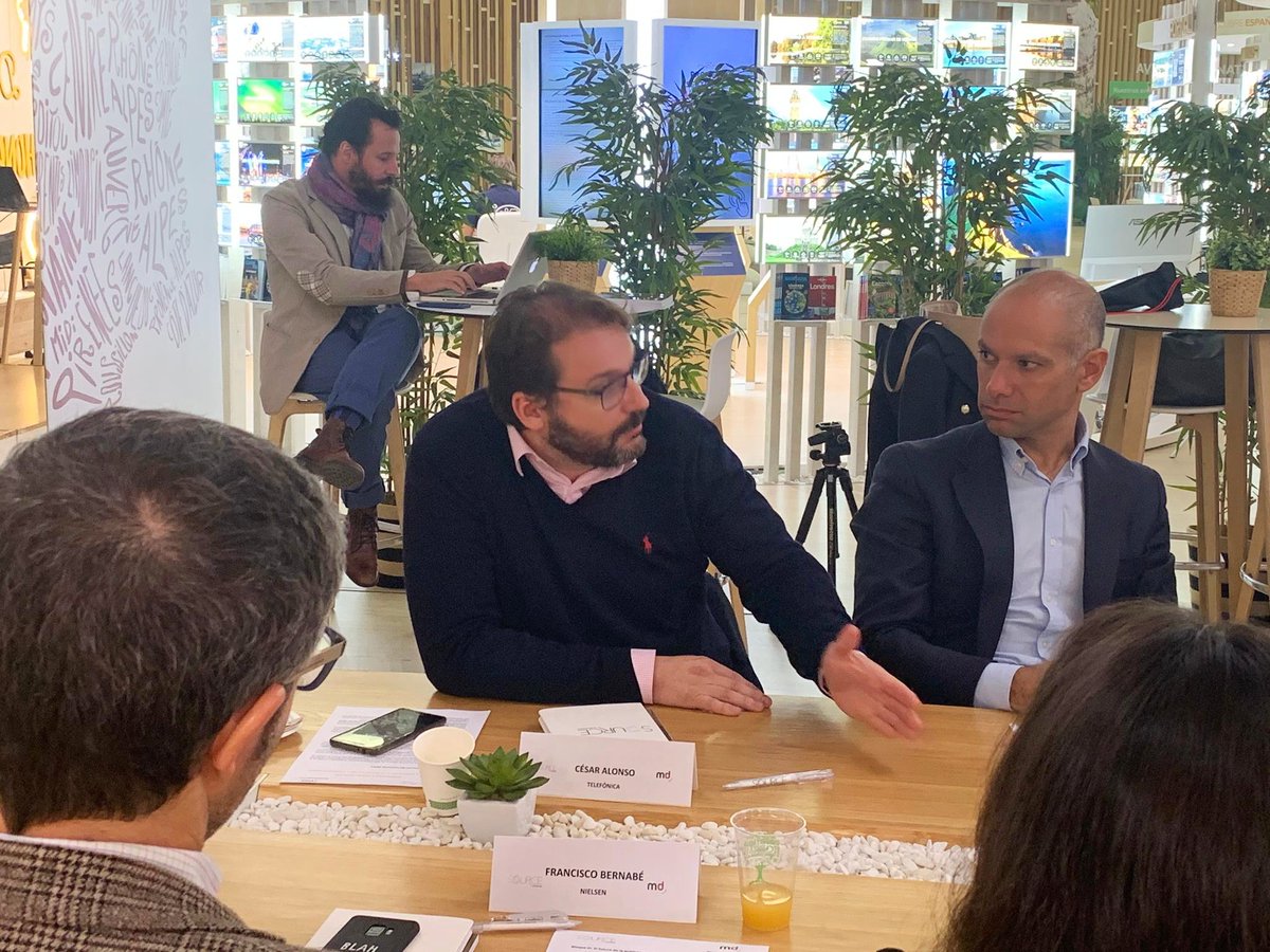 mkdirecto's tweet photo. "Estamos invirtiendo grandes cantidades en programática y nos estamos olvidando de las agencias creativas, que son quienes nos permiten conectar realmente con los consumidores", C. Alonso (@mediamath) en #MKDate https://t.co/PCWAEypkwU