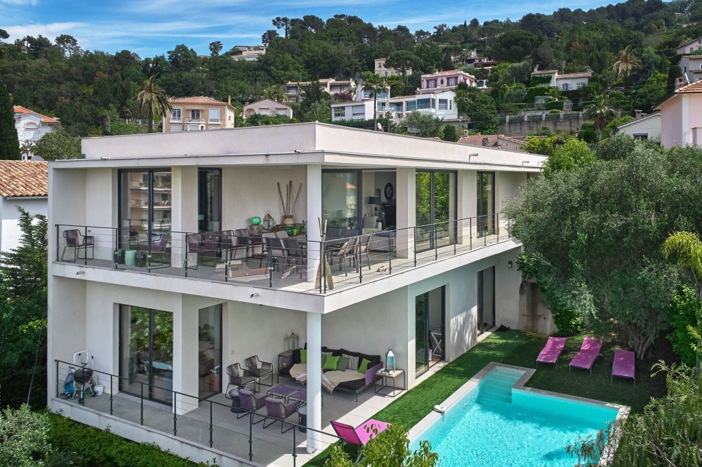 5 villas within walking distance of a Croissant, in Cannes and Mougins fineandcountrycannes.wordpress.com/2019/11/05/5-v…
