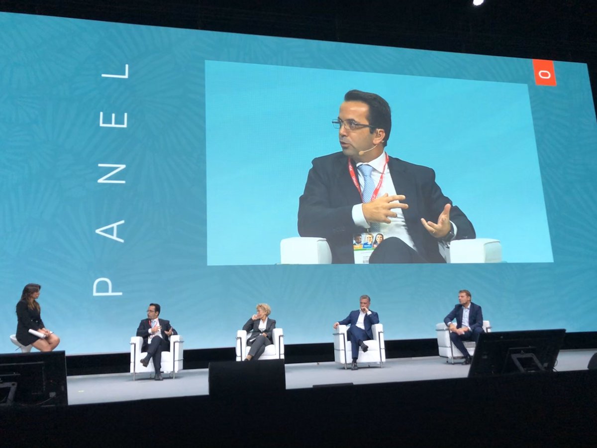 soc_rep's tweet photo. Grazie agli Augmented CXO che nel corso di questa mattinata hanno raccontato cosa vuol dire per loro utilizzare le soluzioni Oracle per ottimizzare e migliorare il lavoro di ogni giorno. A breve al via le sessioni parallele!
#OracleMCD
#OracleMBS
#OracleMCX https://t.co/Ln4v9Ue1ZG