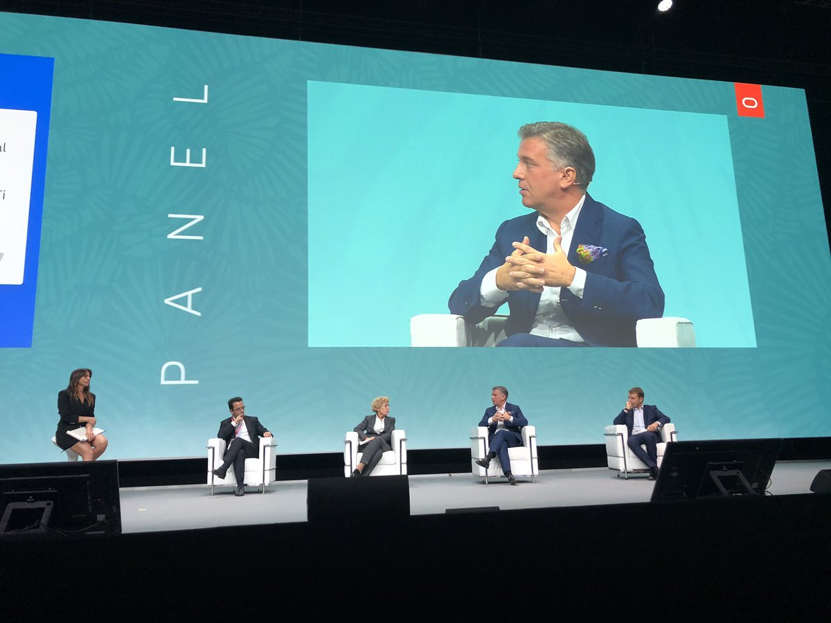 Grazie agli Augmented CXO che nel corso di questa mattinata hanno raccontato cosa vuol dire per loro utilizzare le soluzioni Oracle per ottimizzare e migliorare il lavoro di ogni giorno. A breve al via le sessioni parallele!
#OracleMCD
#OracleMBS
#OracleMCX