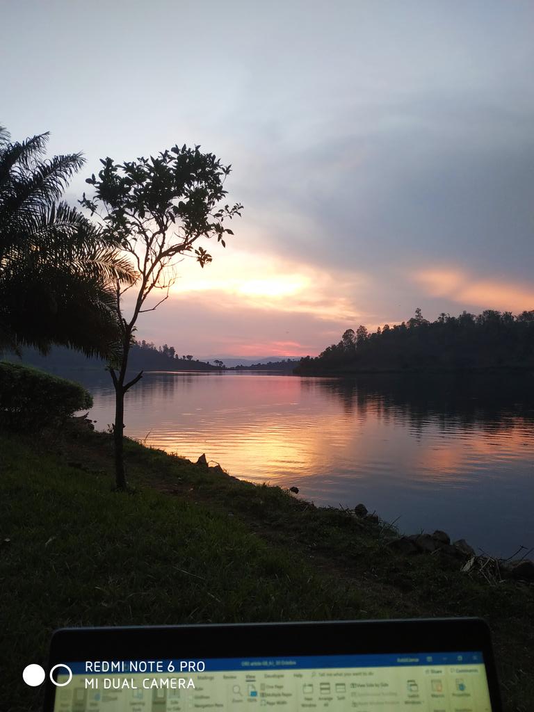 astrid_jamar's tweet photo. Spread over these bits of paradise, focus and efficiency are at the top of the agenda! #SecondDayofWriting #WritingInIdwji2019 https://t.co/jmLZPSNTct