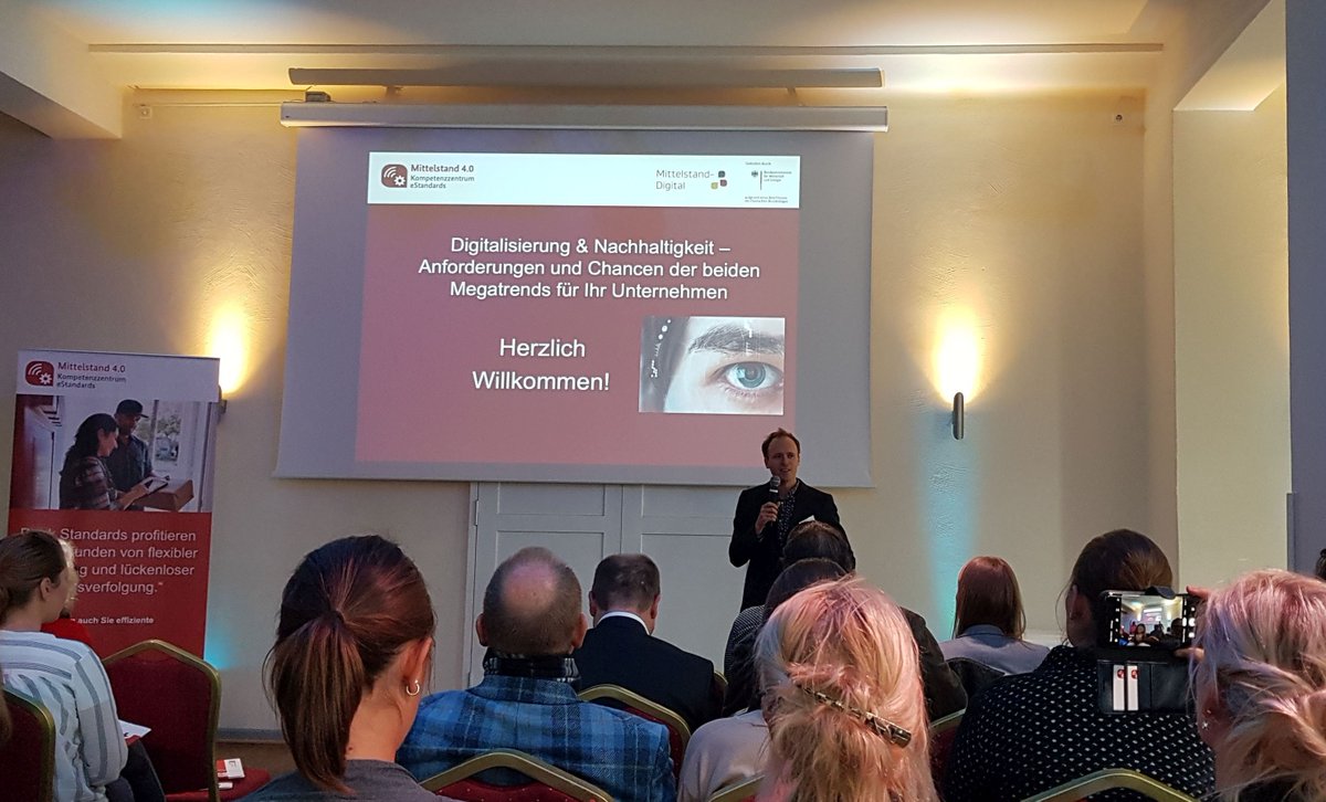 ckbosse's tweet photo. In der #Digitalisierung steckt großes #Potenzial die #Nachhaltigkeit zu steigern - nicht im ökologischen Bereich durch #Ressourceneffizienz, auch ökonomische und soziale Aspekte müssen bedacht werden #arbeit40 #ArbeitderZukunft  #DigitaleTransformation #changewargestern https://t.co/9s4LSjfjsr