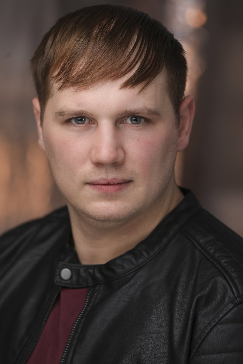 Dwh901's tweet photo. Some new Headshots done the other day. Which do you like best? https://t.co/Tufvi24EeH