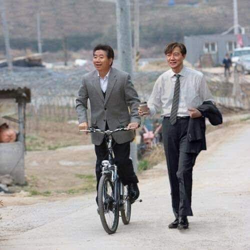 wUN6E15AjSOVGtu's tweet photo. 함께 걸어 가는 길(삶의 여정)에...

함께 걸어가고 싶다
부끄럽지 않을 길을(삶의 여정) 함께 걸어가고 싶다

함께 걸어가고 싶다
서로 배려하고 존중하는 길을(삶의 여정) 함께 걸어가고 싶다 

그렇게 함께 걸어가고 싶다...
우리 함께 가실래요? https://t.co/JYVmjeVcxK