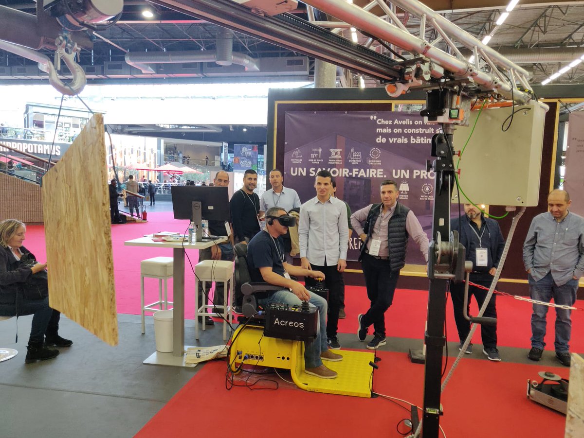 Construction4_0's tweet image. Sur #batimat2019, les équipes de la Chaire Construction 4.0 vous attendent nombreux pour tester notre grue connectée sur le stand du chantier du futur. Rdv au M31 HALL 6