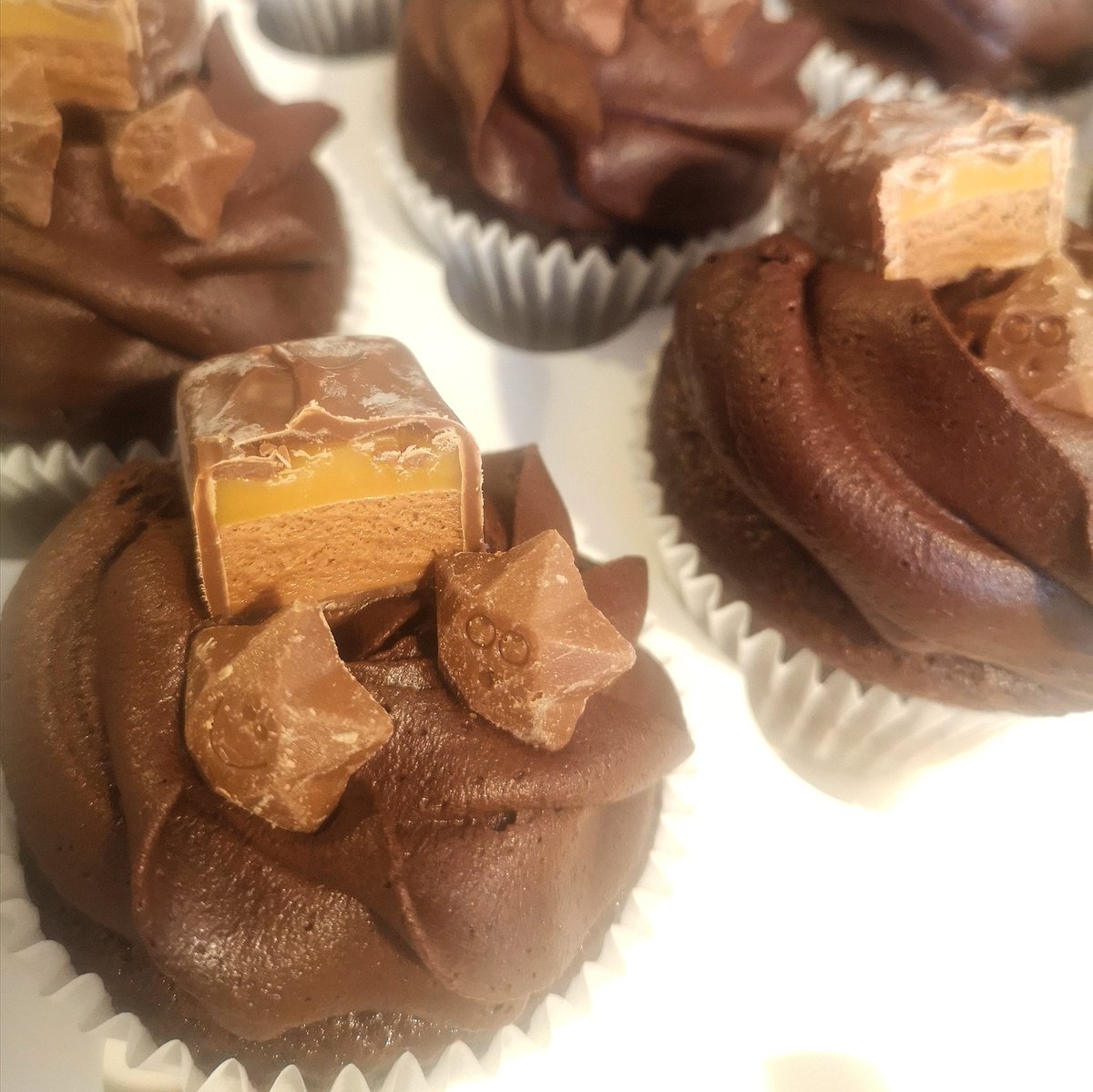 iamthecakesmith's tweet photo. NEXT STOP CAKES-VILLE

Today's delivery to @BusStopCafe1 included-
🧁 Chocolate cupcakes
💁🏼‍♀️ Malteser blondies
🥥 Bounty brownies
👴🏻 Grandad cake
☕ Plain, fruit &amp; cheese scones
#thecakesmith #cupcakes #blondies #brownies #cakeporn #foodporn #glutenfree #iowcakemaker #iowbaker https://t.co/eLzOeScYZp