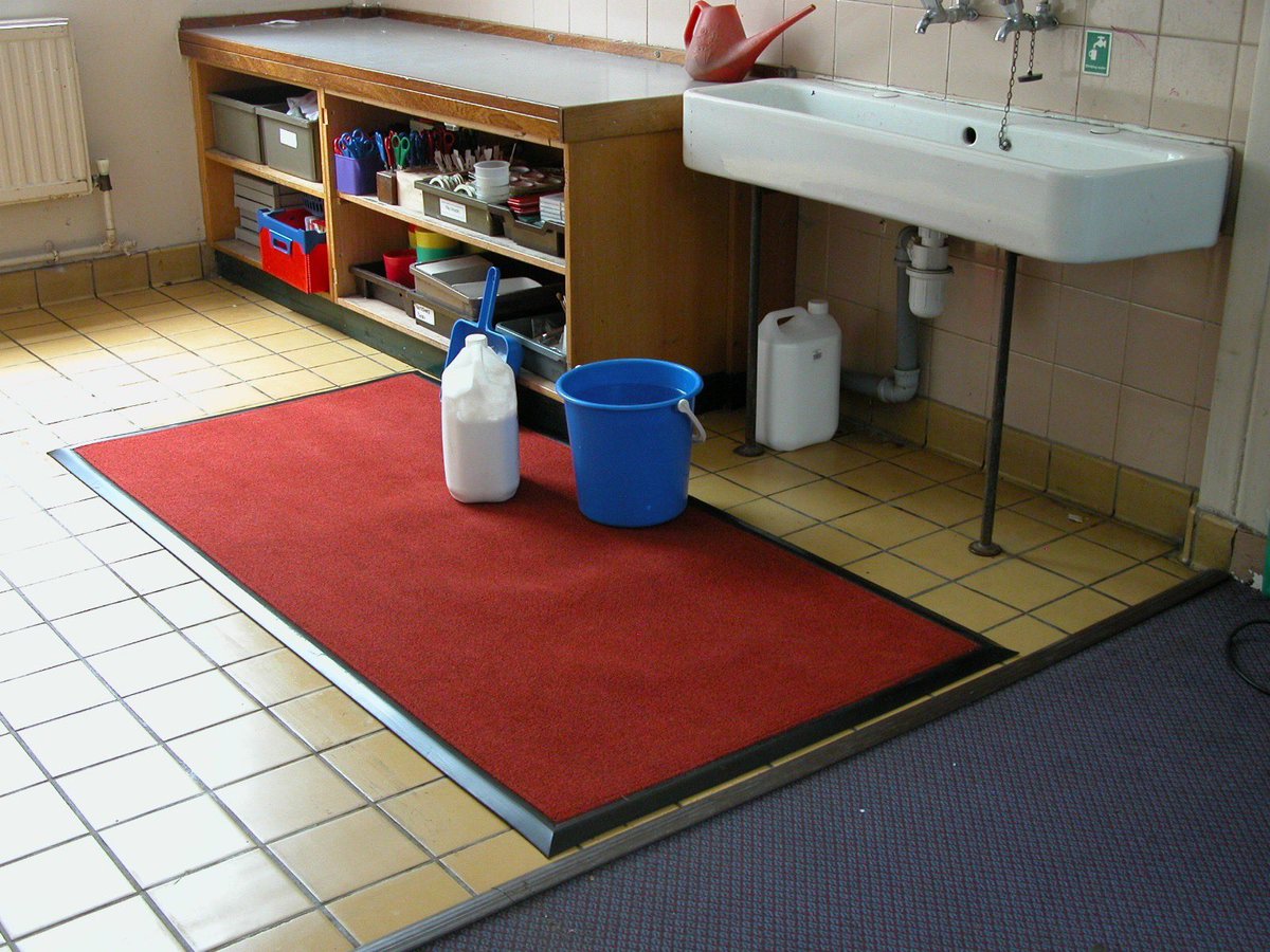 #rain rain rain! #handy #mat by <a href="/MasterMatting/">Master Matting</a> is #made for those little #emergencies Popular on those #wet #rainy days #safety #wet #slip #slipandfall #hse mastermatting.com/product-catego… #safetytips #SafetyFirst #mats