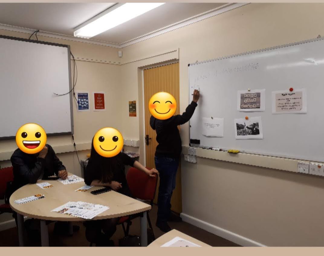 Bridges_Cov's tweet photo. The students are becoming the teachers at @infosessionscov 👩🏾‍🏫 our project continues to foster independence 💓 #buildingbridges #migrantswelcome https://t.co/rgpx3tUPyx