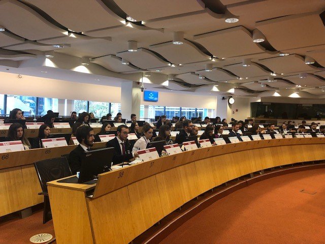 EESC_President's tweet image. Glad to meet young &amp;amp; motivated students from the Eastwest European Institute @EastwestI involved in #ModelEU to discuss #MigrationEU &amp;amp; #ClimateChange.