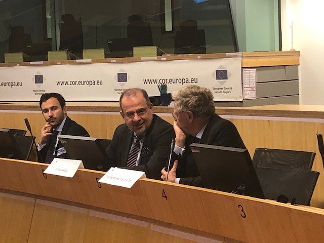 EESC_President's tweet image. Glad to meet young &amp;amp; motivated students from the Eastwest European Institute @EastwestI involved in #ModelEU to discuss #MigrationEU &amp;amp; #ClimateChange.