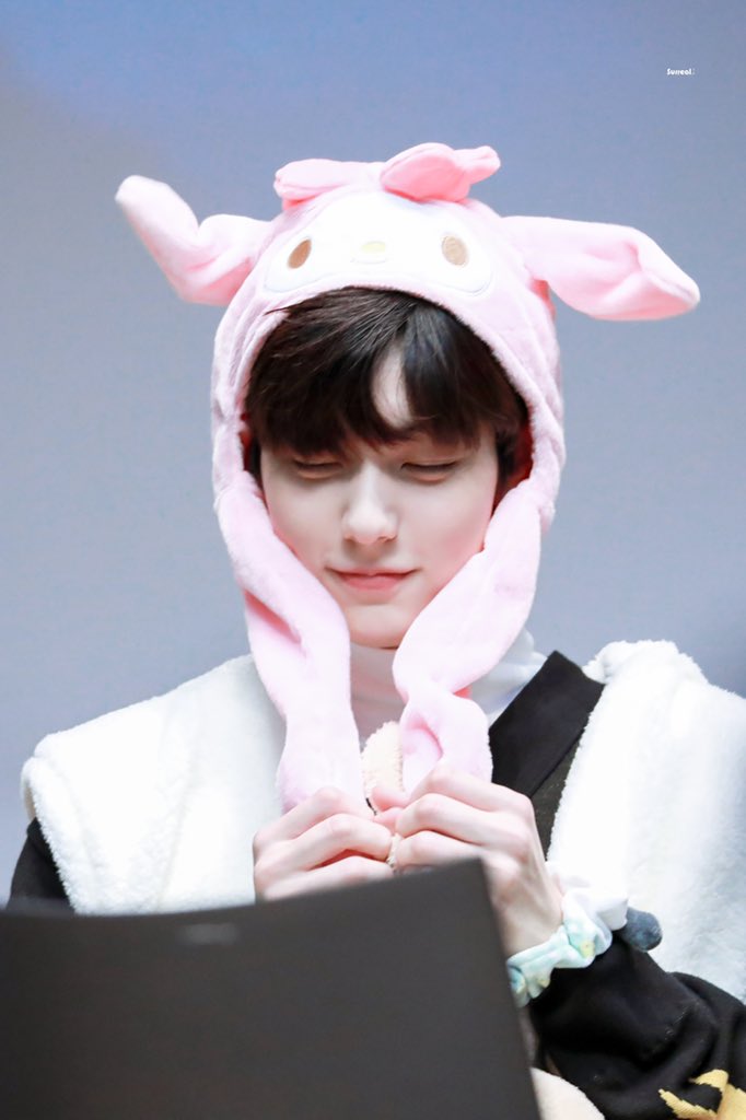 SURREAL_1205's tweet photo. 191103 팬싸

ᕱ⑅ᕱ

@TXT_members 
#TXT 
#TOMORROW_X_TOGETHER
#투모로우바이투게더 
#SOOBIN #CHOISOOBIN
#수빈 #최수빈 https://t.co/UwYMyQemDp