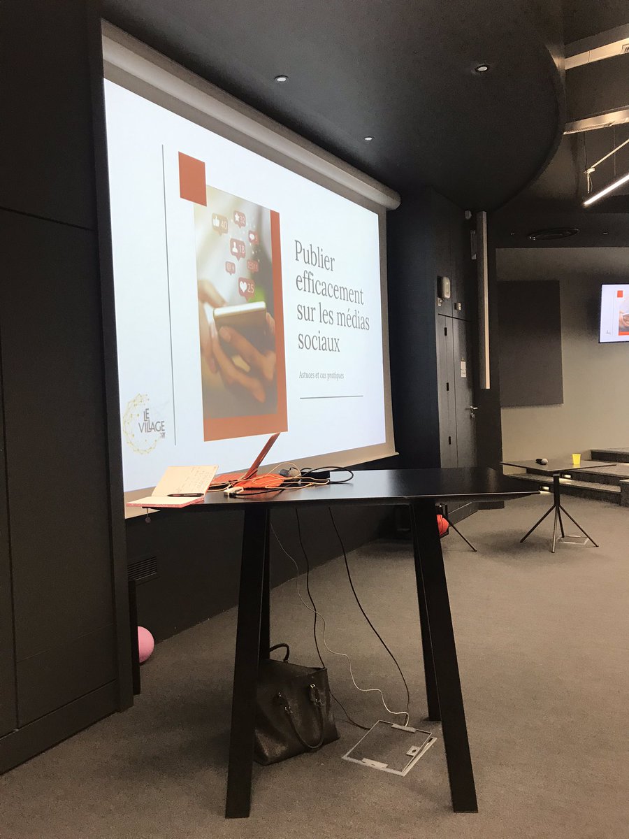 Chook_Chook's tweet photo. 👌🏼Tout est prêt au @villageCASophia ! 
120 personnes attendues pour recevoir les tips de @DezbFlora 
À tout de suite ! 
#socialmedia #atelier #conference #sophiaantipolis https://t.co/OEWNSyKy8r