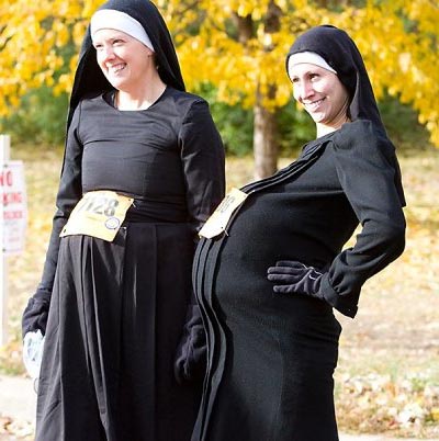 ladysaxin's tweet photo. OMG ! TWO WHITE (Oyibo) NUNS BECAME PREGNANT WHILE WORKING ON MISSIONARY IN AFRICA .

https://t.co/6ZurscwQmx https://t.co/ldeug8q6px