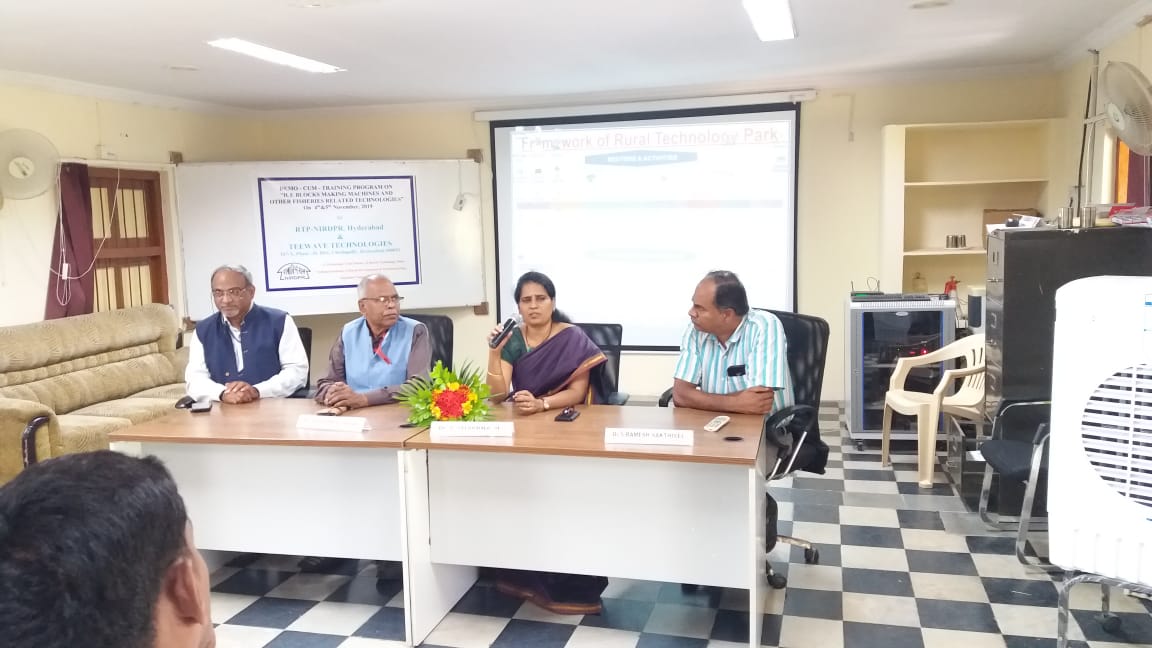 NIRDPR_India's tweet photo. Glimpses of #Inaugural session of #Trainingprogram on Ice #BlockMaking workshop held at @ciatrtp @NIRDPR_India.
Dr. Suvarna Chandrappagari, Commissioner, Fisheries, Government of #Telangana was the Chief Guest.
#RuralTech #RuralTechnology https://t.co/7eIcRoaPdB