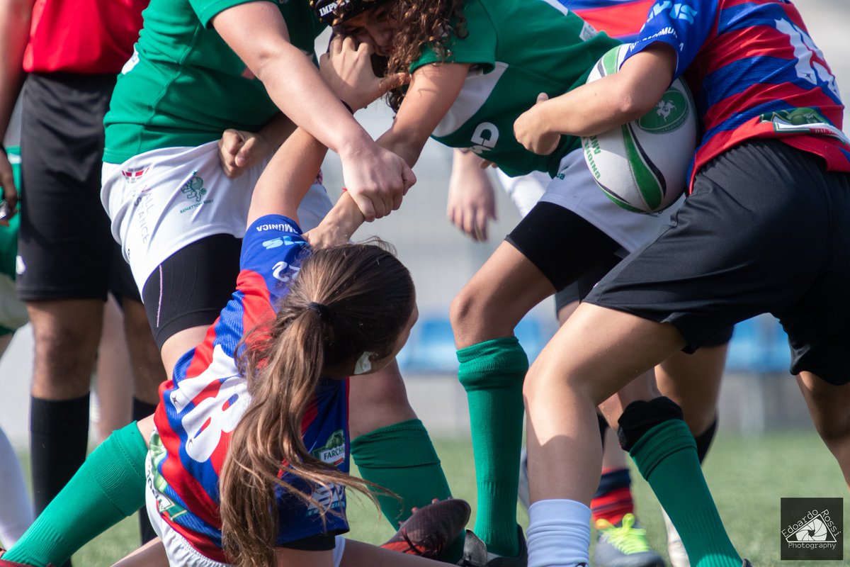 edz123459's tweet photo. Delinquenza Ovale al Femminile? non si capisce bene :D #rugbyfemminile #rugbyfemminile7s #rugbygirls #rugby7s #nikonsports #nikonsportsphotography #nikon   #delinquenzaovale #rugbywomen https://t.co/KsrbObg49J