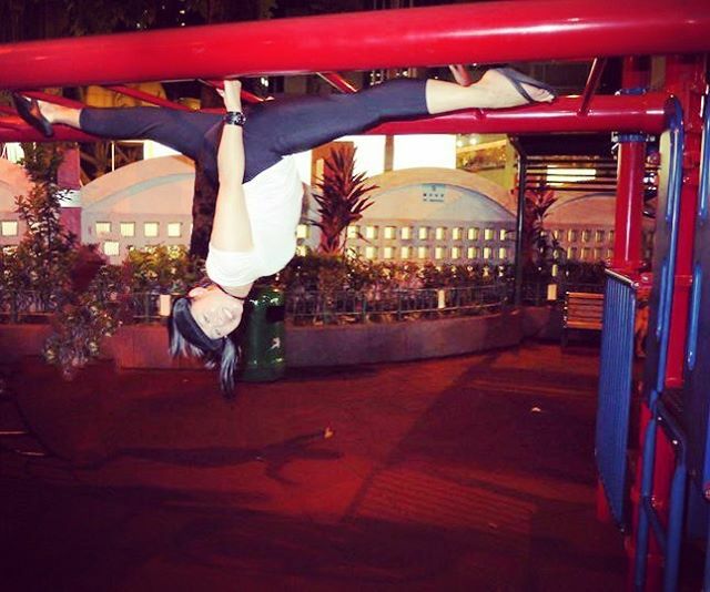 dindin's tweet image. Throw back to my strong days. Knowing I wouldn’t be able to do that anymore. Which makes me sad. #tb #streetdance #streetphotography #playground #fun #intheair #splits ift.tt/34AnCB9