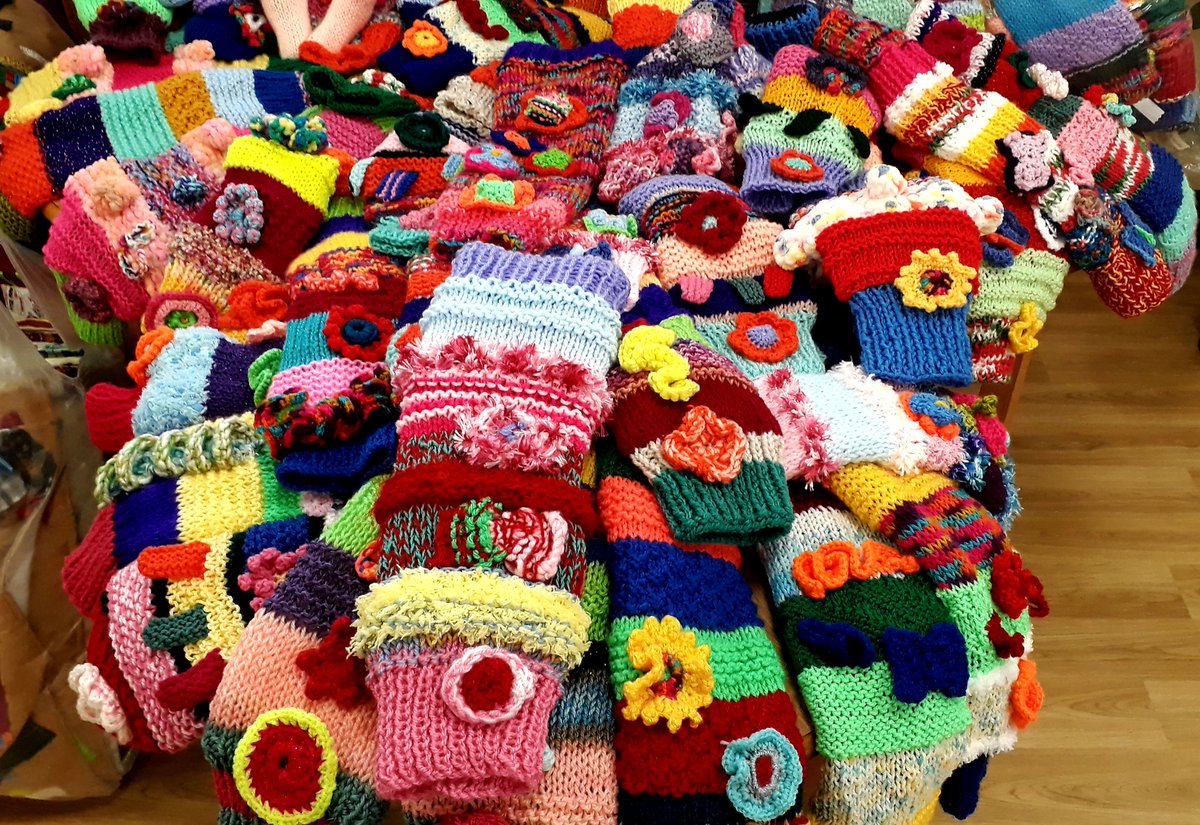 HfdnwUkOfficial's tweet image. 100 more beautiful Dementia Cannula Sleeves made and donated to @Aintreehospital #Frailtyunit.
@ED_SteppingHill this afternoon @hood_mamoona.