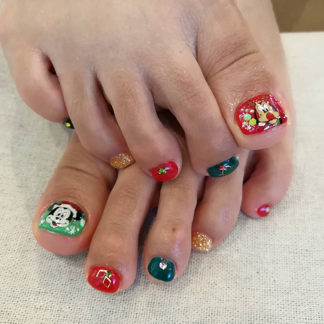 Erie S Nerd Nails お客様ネイル 今年お初のクリスマスネイル ペアルックのセーター 艸 出張からのお帰りでありがとうございました お土産もありがとうございます ネイル 痛ネイル ディズニーネイル クリスマスディズニー フットネイル