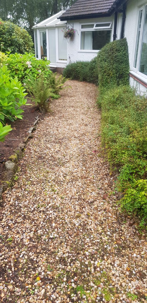 CEDStoneGroup's tweet photo. Thanks to Lilac Landscapes for sending pics of this recent project. The paving is our Indian Beige Sandstone [https://t.co/eJK0kIjGRs] edged with Rustic Cathedral Setts, which were also used for the walling [https://t.co/VBOEJxJgUv]. #ShowUsYourStone #TransformationTuesday https://t.co/41lcMXoufs