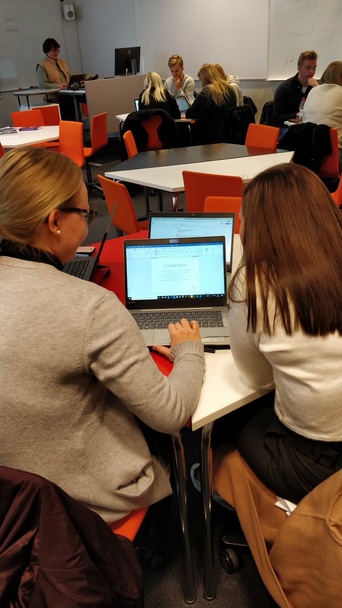 PepinoMarketing's tweet photo. Täällä projekti etenee. Tänään aiheena käyttäjätutkimuksen suunnittelu. 🚀 #designthinking2019 #energisenmakeeta https://t.co/0z63ZUHve7