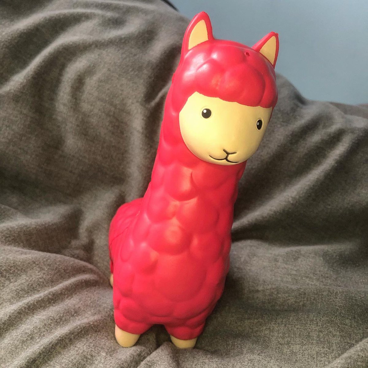 sammijo94's tweet image. thank you @Dribb for my early birthday presents! 🎁

Larry the stress Llama and a cute as anything hand warmer! 🦙🥰

#thankyou #calmallama #pressies