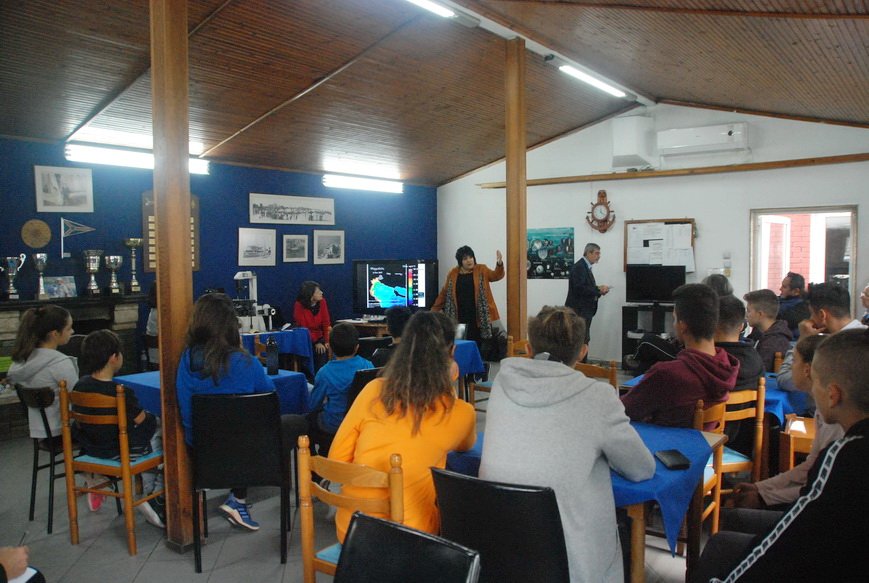 Axios_Delta's tweet image. «Η ζωή σε μια σταγόνα Θερμαϊκού»! Μικροοργανισμοί, βακτήρια, είδη-εισβολείς, τα είδαμε μέσα από το ερευνητικό μικροσκόπιο του #ΑΠΘ. Στη φωτό ο noctiluca που προκαλεί κατά 90% το φαινόμενο της ερυθράς παλίρροιας.
bit.ly/2pyGuSg