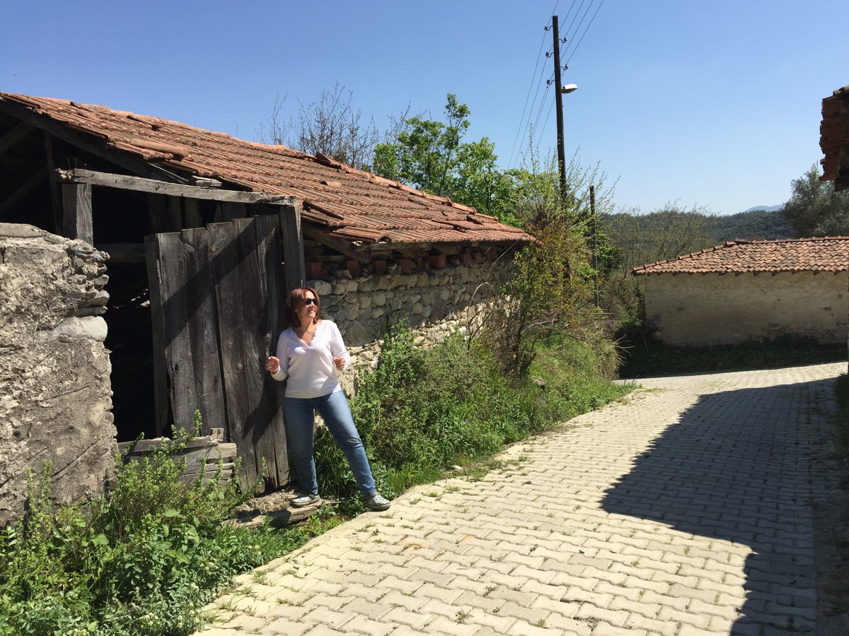 muglabsb's tweet photo. Ahırdan Sanata Dönüşen Atölye
Ünlü tiyatro oyuncusu ve seslendirme sanatçısı @tilbetilbesaran 'ın da içinde yer aldığı kadın girişimi sayesinde 15 yıldır kullanılmayan ahır tiyatro atölyesi olarak hizmet vermeye başladı.
https://t.co/emlZ8MYPrk https://t.co/I3tbG3HtaL