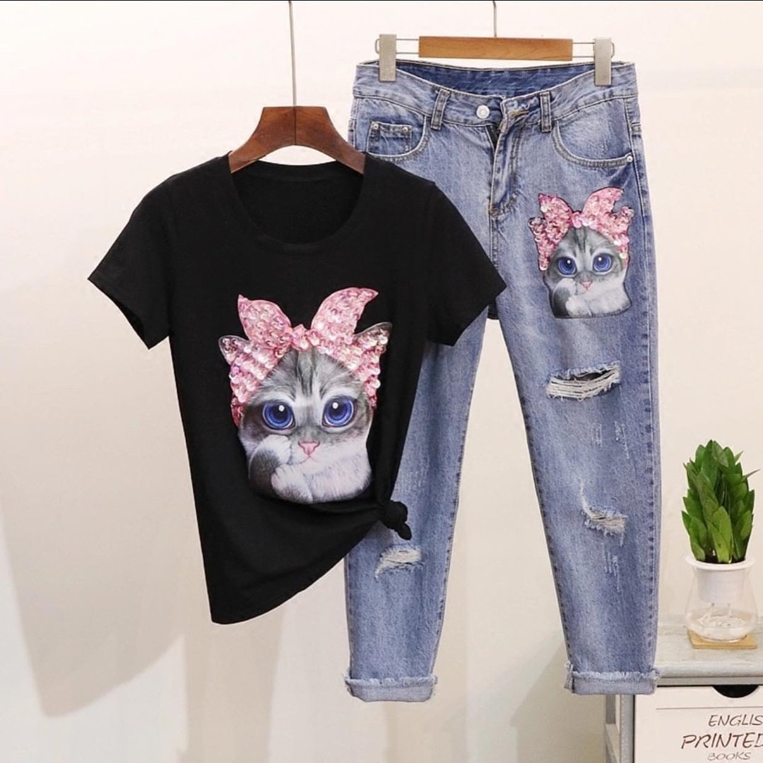 The cat's out of the #shopping bag! Mag Fashion Lounge is the place to go for all of your fashion needs.