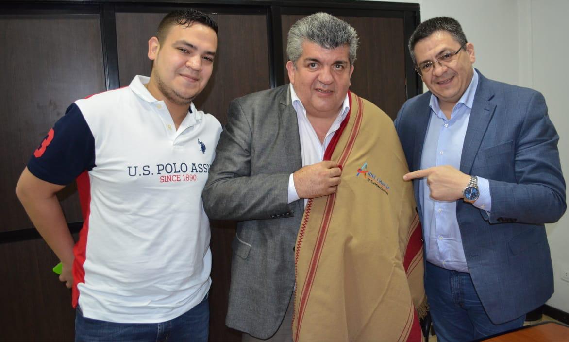 ArielGarciaUCR's tweet photo. 👉 #BuenMartes en la ciudad de #Monteros seguimos el camino por fortalecer la #UniónNacional en la nueva gestión que emprende el amigo intendente #PanchoSerra 🤝
#EstamosConVos ✔
#TucumánEstaPrimero 👍 https://t.co/qZfiyyv7po
