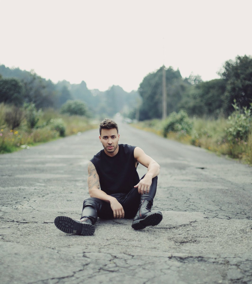 PrinceRoyce's tweet photo. La carretera se hace larga... https://t.co/unUIhcE9nF