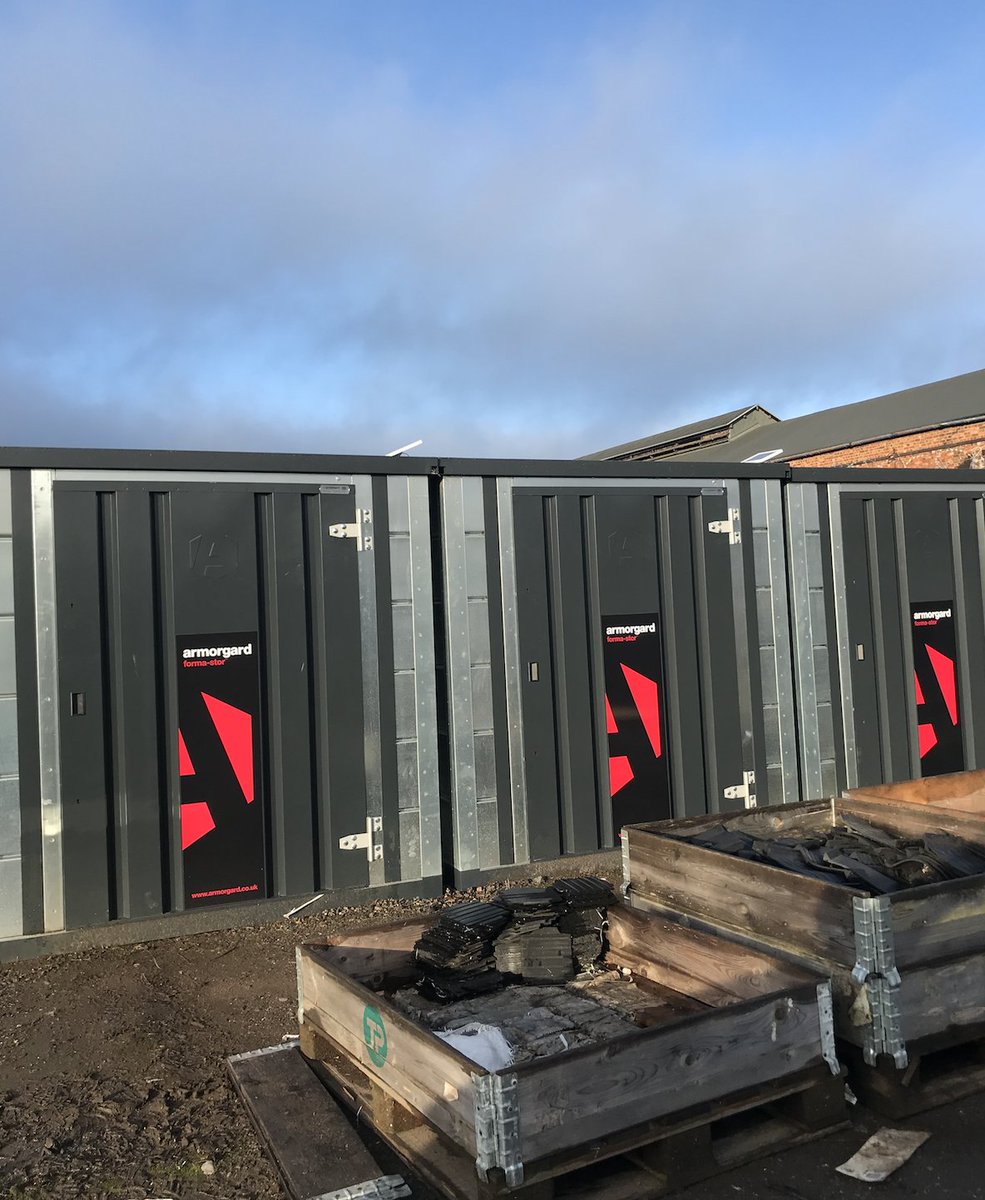 SelectequipLtd's tweet photo. Some great shots of the Armorgard Forma-Stor, which we have supplied to the Northampton Rail Depot!
Click through to discover our favourite Forma-Stor features
#SiteSetUp #FormaStor #SiteStorage #SecureStorage #Armorgard #StorageVaults #Portable #Modular https://t.co/xcg350OzuZ