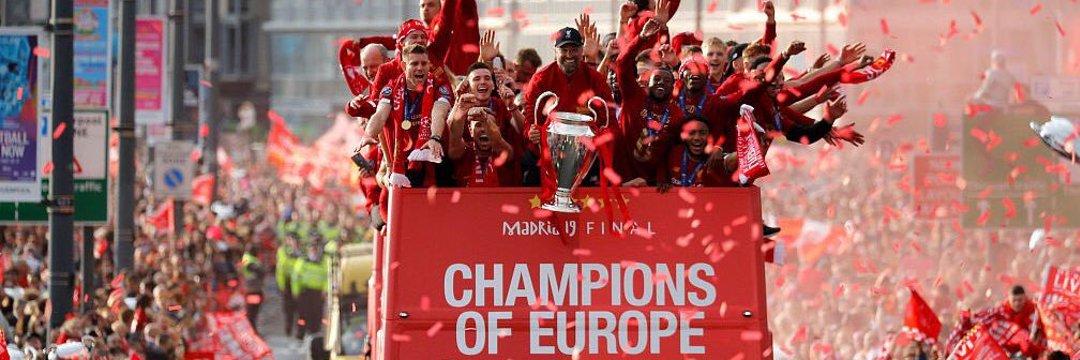 BSrin's tweet photo. Best football team ever 🏆🏆🏆🏆🏆🏆 https://t.co/u0RELsoQ14