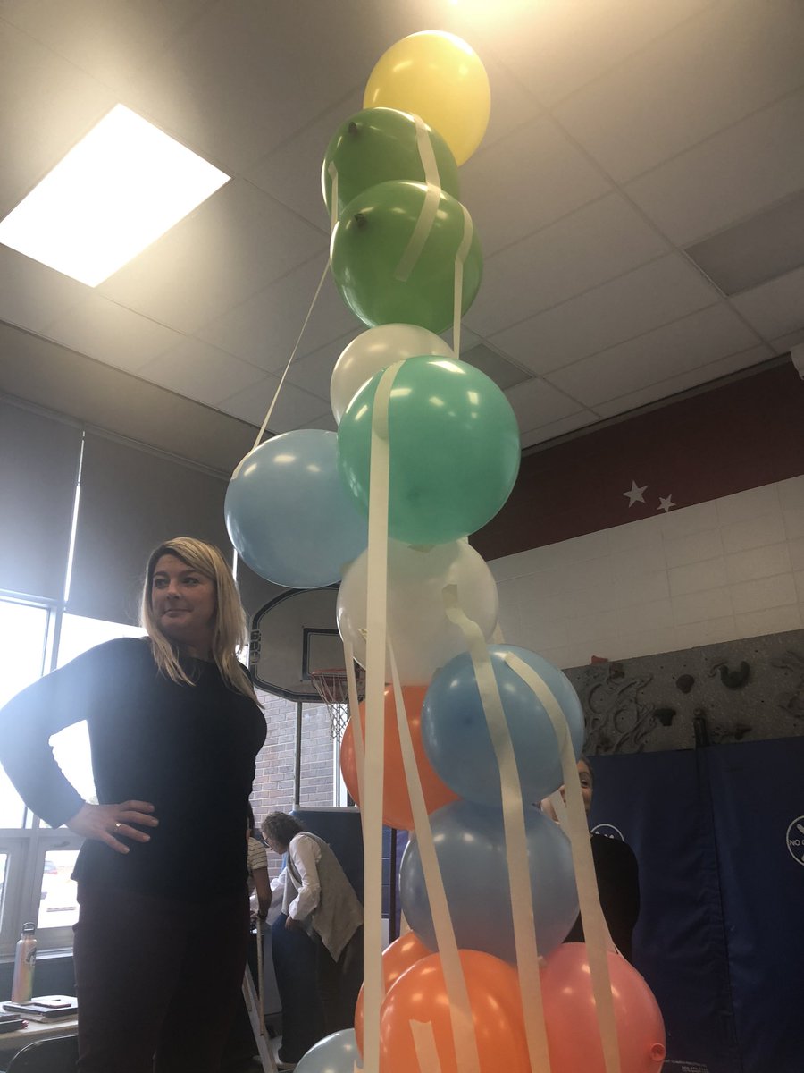 flamosink's tweet photo. We were the winners of the balloon challenge! #theLNDway #edisonk12 @LindeneauSchool https://t.co/feFUgVN3oH