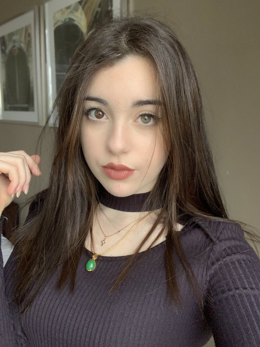 _sugatine's tweet photo. jsuis en retard mais je pouvais pas louper ce # jai les yeux vairons voilà 🙄😙 #jaiuneparticularitephysique https://t.co/qcSSnO0A9V