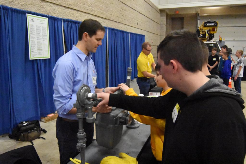 WIPublicService's tweet photo. Weβre excited to partner with @GGBChamber to help northeast WI students by taking part in the Find Your Inspiration Career Expo π·ββοΈ π·ββοΈ. Our employees are helping more than 3,800 students learn about the variety of careers at WPS & throughout the energy industry. #GetIntoEnergyWI https://t.co/0QP1wpSwrX