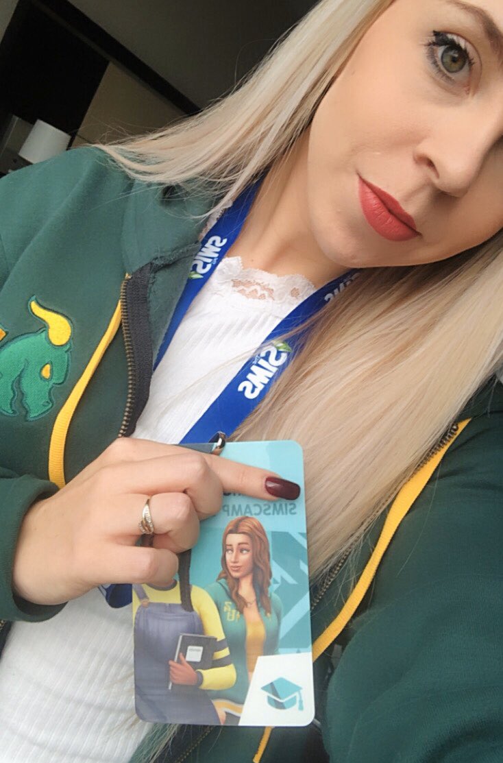 Pixia40's tweet photo. Désolée si je ne poste pas de vidéos en ce moment, mais je vous record des choses par ici au #Simscamp ! Je suis tellement heureuse d’être ici !2ème jour de découverte ! 😍 Il est 8h30, la journée commence seulement. Rendez vous sur insta 😊 https://t.co/Oxq1Gwtvtw