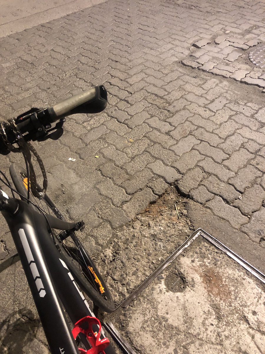 sajjad_khan17's tweet image. #potholechallenge in Kandivali East 😭😭