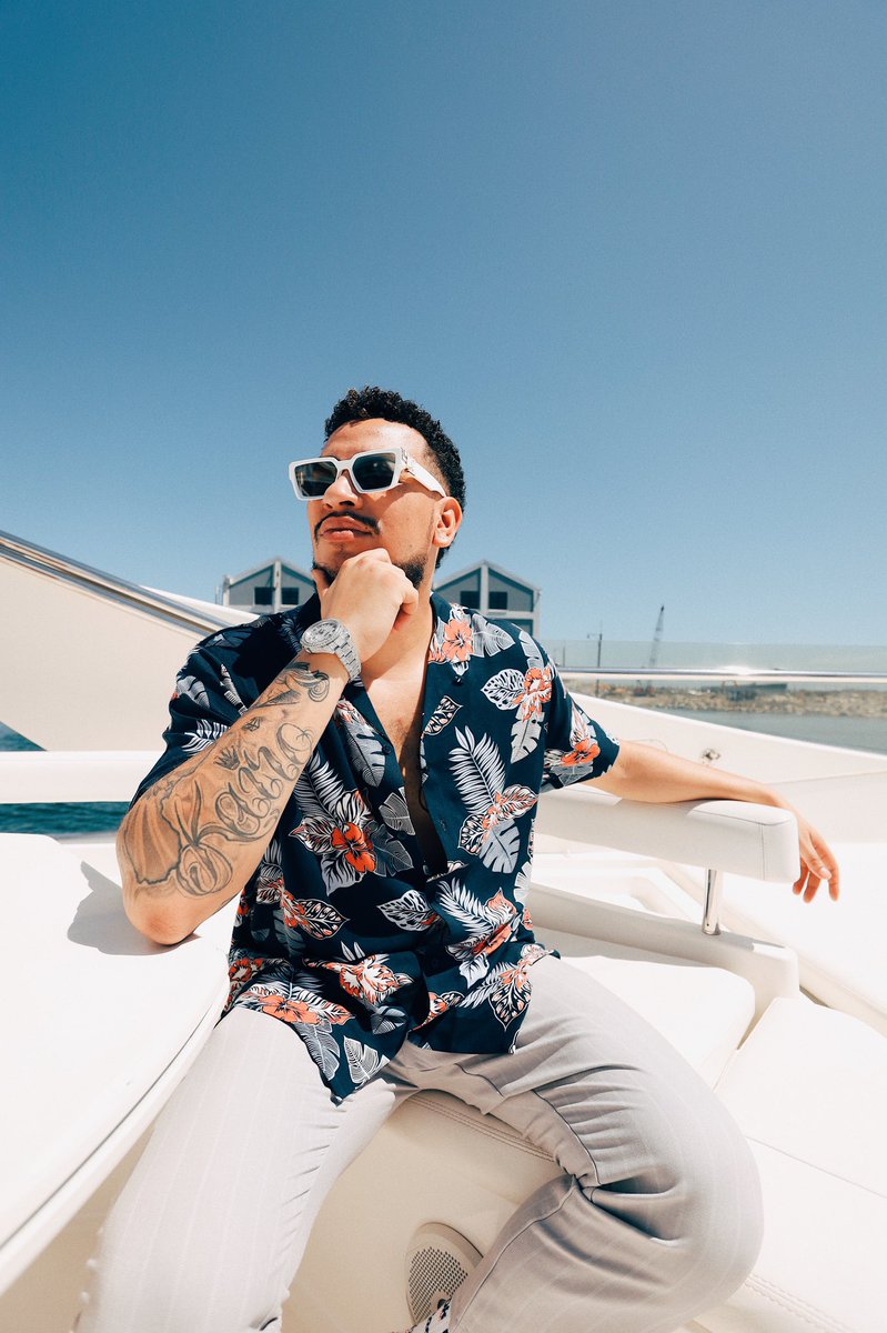 akaworldwide's tweet photo. NOBODY go’ shake my CONFIDENCE https://t.co/PZSjzawYvc