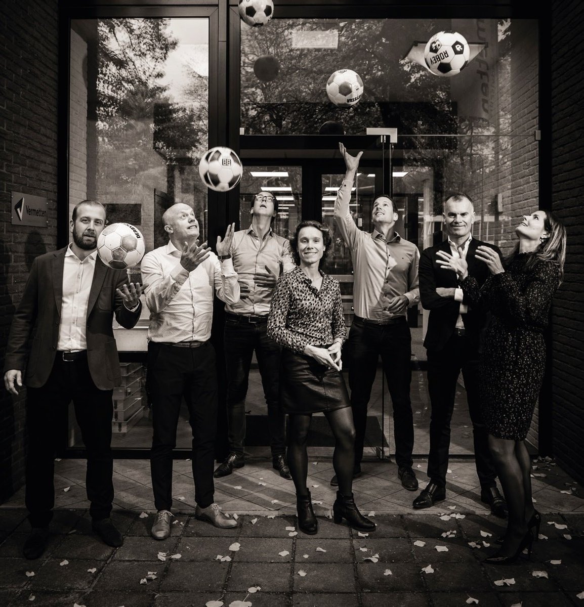 RegioBusiness's tweet photo. ‘We gaan met veel drive en enthousiasme aan de slag, doen slimme inzichten op, stoten een keer onze neus om vervolgens de beste oplossing te vinden, net als ondernemers doen.' Lees de coverstory Midden-Brabant over @Vermetten: https://t.co/S2jPCvBAVY https://t.co/8N2GCaJaSI